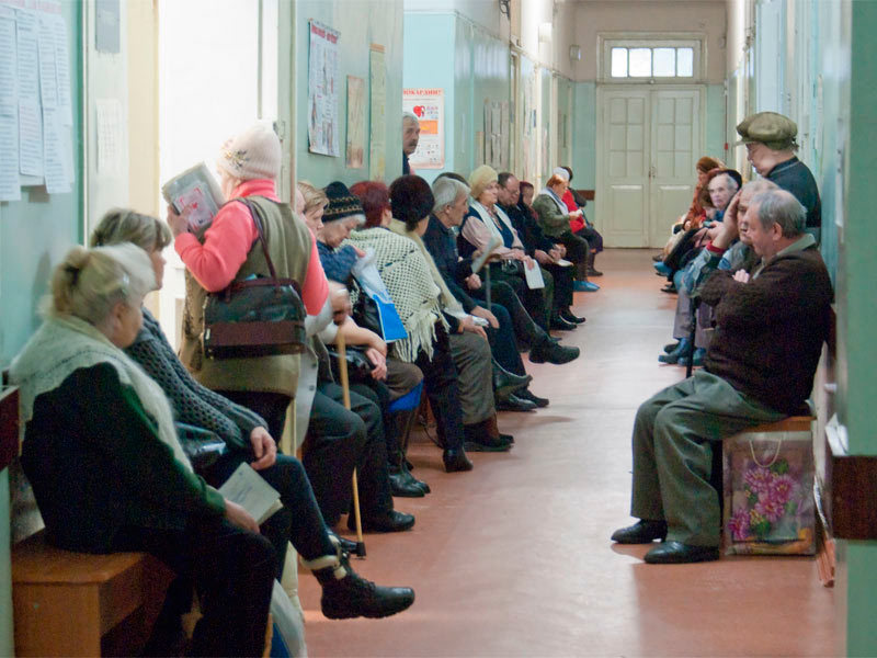 В Иркутске пенсионер покончил с собой в туалете поликлиники. медицина, здоровье, врач, пенсионер, очередь, туалет