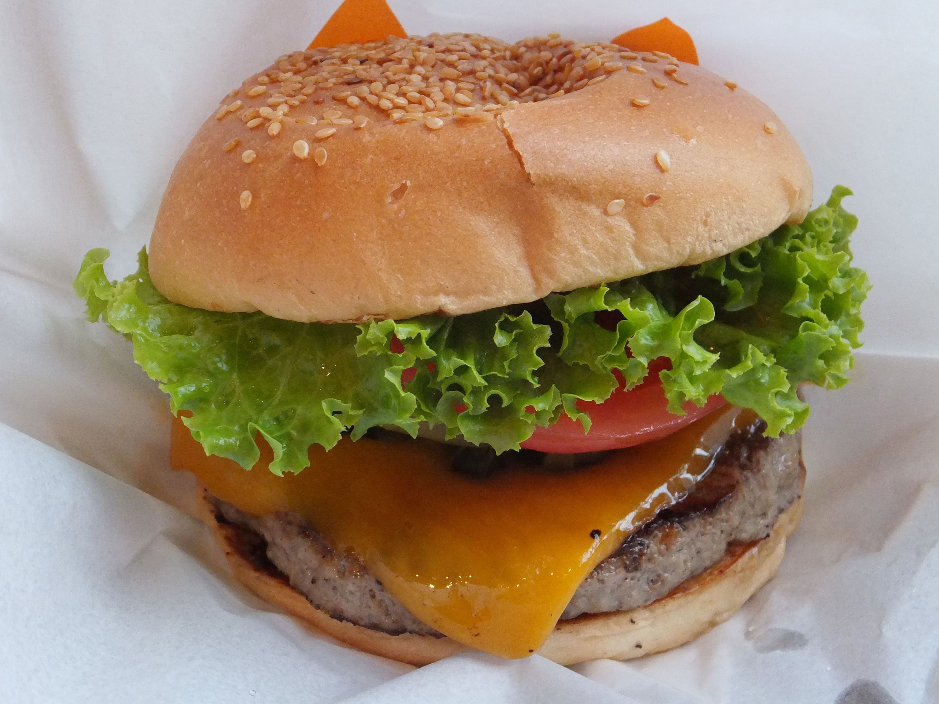 Сложно пройти мимо бургера: пищевую зависимость формируют соль, сахар, жиры, глутамат