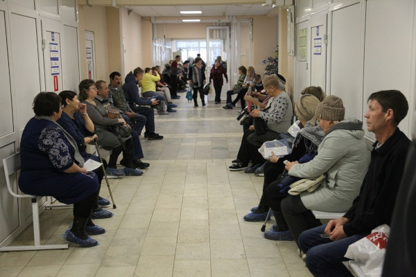 Путин назвал справедливыми жалобы россиян на очереди в поликлиниках. медицина, здоровье, поликлиники, очередь, Путин