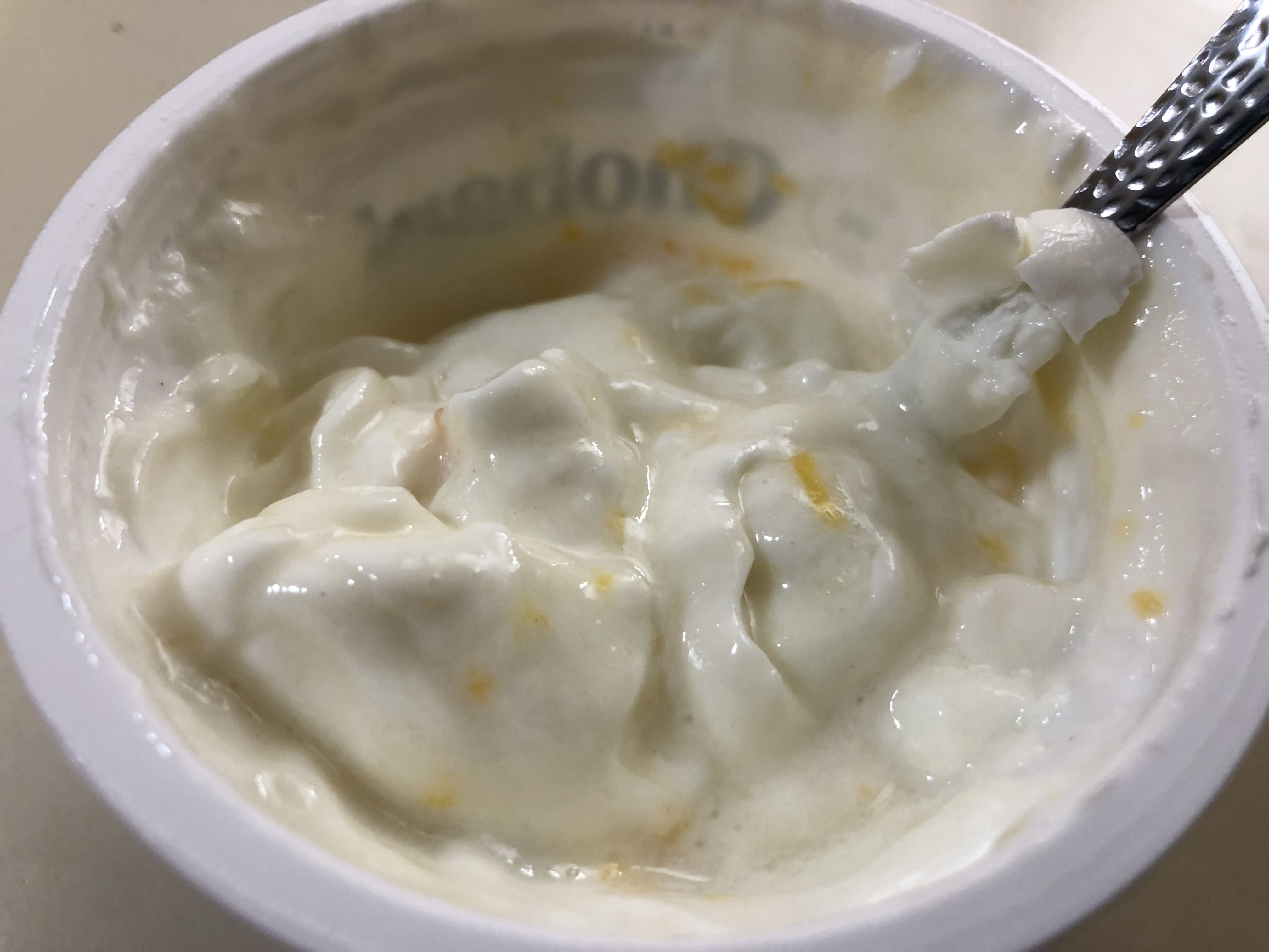 Вечерний перекус без тяжести: лучше съесть фрукты, овощи, кефир или греческий йогурт