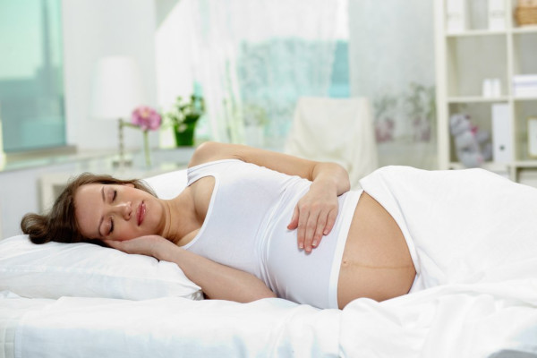 Беременные могут спать в любой позе, утверждают специалисты. медицина, здоровье, врач, беременность, сон