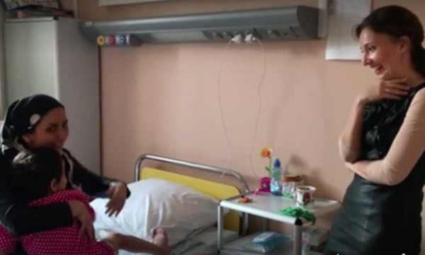Анна Кузнецова встретилась с мамой избитой ингушской девочки, которой ампутировали руку. медицина, здоровье, врач, девочка, Ингушетия