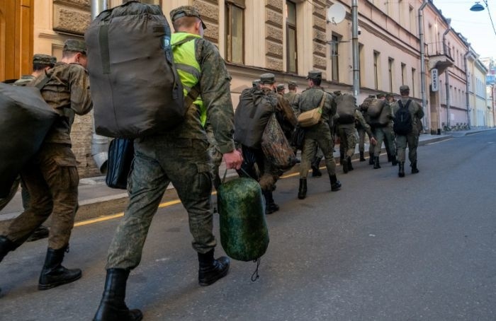 Петербургские военкоматы вручают повестки по частичной мобилизации через городские поликлиники — СМИ