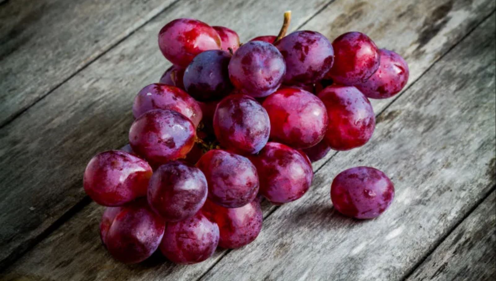 Польза красного винограда для здоровья: 10 причин перекусить им