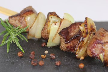 Гастроэнтеролог Утюмова: поджаренную корочку с шашлыка нужно удалять