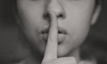 Врач Мартынова перечислила причины неприятного запаха изо рта