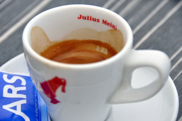 Vanitatis: пить кофе нужно через 30 минут после пробуждения