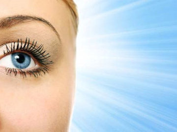 Британские исследователи: бассейн и косметика вредят здоровью глаз