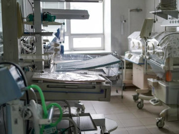 В Петербурге из больницы сбежала беременная школьница