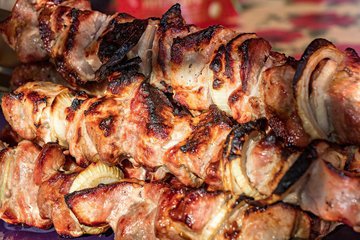 Шеф-повар Мосин: выбирать мясо для шашлыка нужно по запаху и внешнему виду