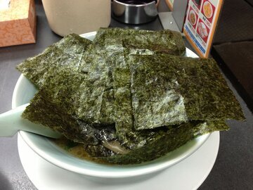 Диетолог Селезнева: нори в меню школьников полезнее чипсов