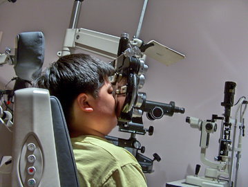 Офтальмолог Светлаков: риск близорукости у ребенка снижается благодаря прогулкам