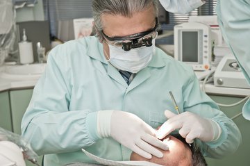 Стоматолог Мелехова рекомендует лечить максимум три зуба за один прием