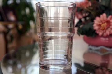 Диетолог Бонг: вода бодрит лучше кофе