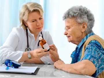 Как пить лекарства пожилым людям?