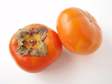 Диетолог Русакова советует пожилым отказаться от хурмы и манго