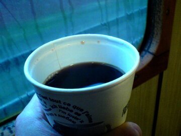 Врач Кондрахин призвал отказаться от кофе во время магнитных бурь