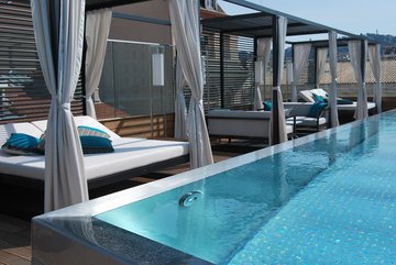 Врач Катанахова: менингит можно подхватить в бассейне