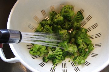 Врач Шанд: смыть пестициды с овощей поможет яблочный уксус