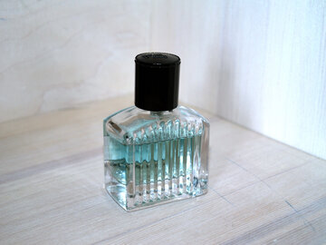 Врач Туратухин: из-за жары амбро-древесные духи будут вонять