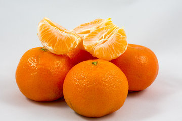 Гастроэнтеролог Дианова: за раз можно съесть не более 200 г мандаринов