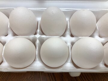 Трихолог Бучаров: орехи и яйца укрепят волосы