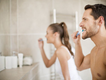 Китайские исследователи: чистка зубов дважды в день защитит от импотенции