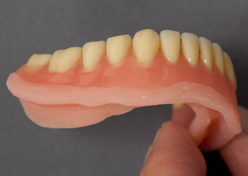 Стоматолог Колесов: хронический стресс приводит к сколам на зубах