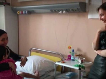 Анна Кузнецова встретилась с мамой девочки из Ингушетии