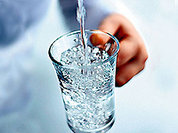 Как пить воду, чтобы избежать отеков