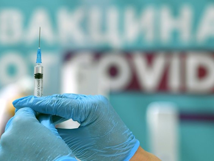 Нехватка пунктов вакцинации в Петербурге может привести к росту числа заболевших COVID-19
