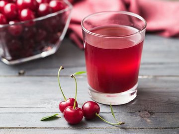От каких заболеваний спасет вишневый сок