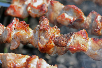 Диетолог Арзамасцев: канцерогены в шашлыке приводят к онкологии