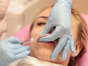 Москвичка ослепла на один глаз после укола красоты