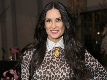 Деми Мур изнасиловали в 15 лет с разрешения матери