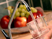 Что течет из крана с питьевой водой?