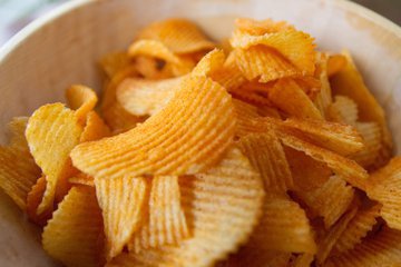 Диетолог Макиша разрешила съедать 20 грамм чипсов в день