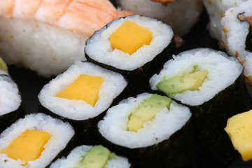 Диетолог Ивашкевич: суши с рыбой могут стать здоровым перекусом