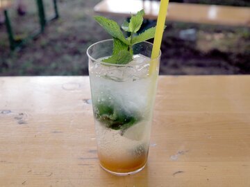 Врач Павлова: ароматизированная вода несет больше вреда