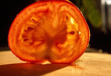 Нутрициолог Кроули: помидоры на ужин вызывают изжогу