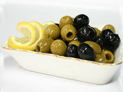 Выбираем: настоящие маслины или крашеные оливки?