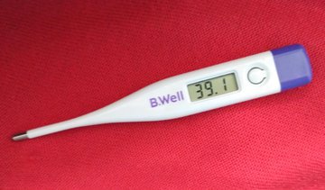 Врач Уланкина: нельзя сбивать температуру холодным душем