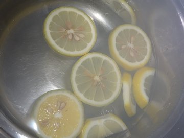 Врач Ковалева: вода с лимоном и имбирем снижает холестерин