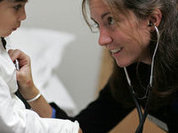 В Оренбуржье маленький ребенок отравился спреем от простуды