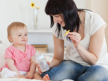 Американский иммунолог: облизывая соску, мама снижает риск аллергии у ребенка