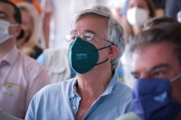 Онколог Елкин: изменение цвета и размера папилломы указывает на рак