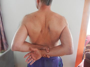 Малышева: при боли в пояснице нельзя спать на спине