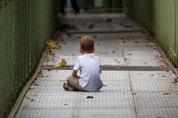 Психолог Дугенцова: на депрессию у детей указывают апатия и слезы без причины