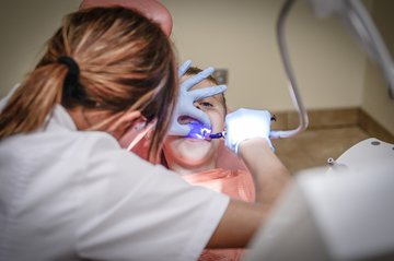 Врач Левчук: в зубе может остаться часть инструмента во время лечения у стоматолога