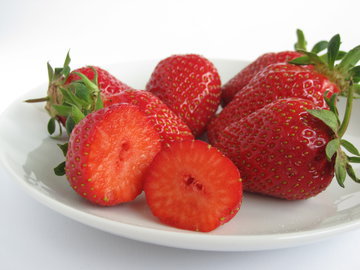 Эндокринолог Павлова: клубнику лучше есть до 16 часов